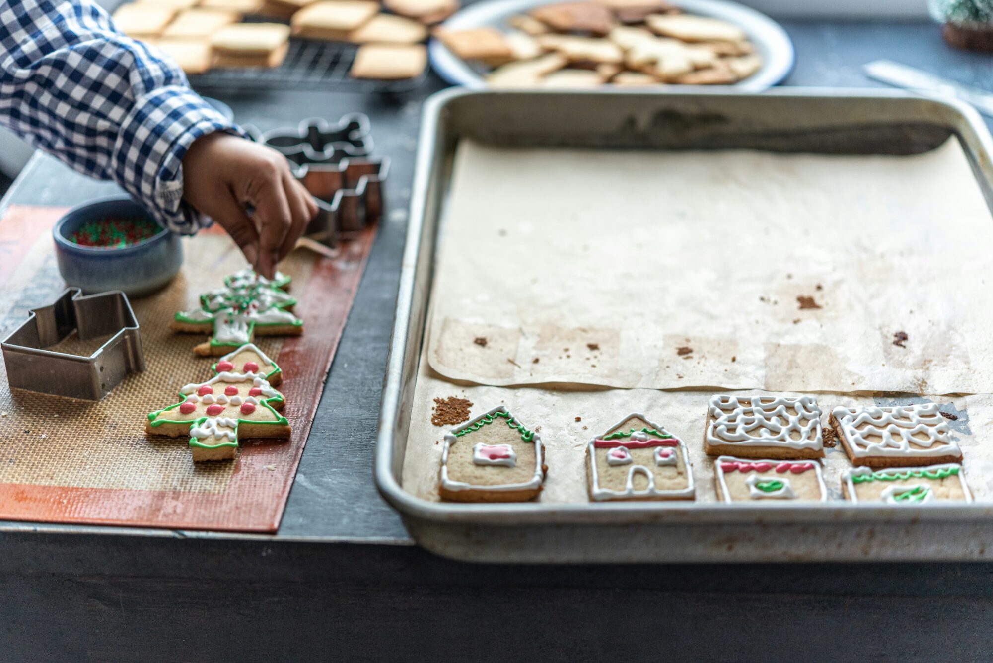 Baking Christmas biscuits sustainable DIY