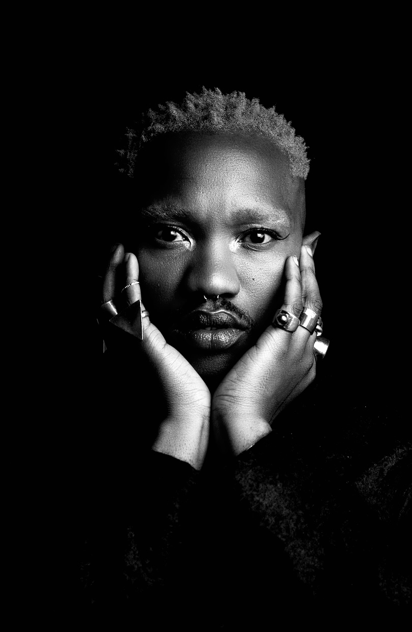 Siwa Mgoboza born 1993 in Cape Town is currently completing his final year in a BA Fine Art, majoring in Painting, at the Michaelis School of Fine Art, UCT. Having been raised in abroad for most of his life, the work of Mgoboza deals with the exploration of the globalized African sense of self, a Western upbringing and the liminal space where these identities exist. The work examines the construction of identity and tangled relationship between Africa and the West and their respective histories. Mgoboza describes himself as a ‘post post-colonial’ hybrid, questioning the meaning of culture and national definitions.
